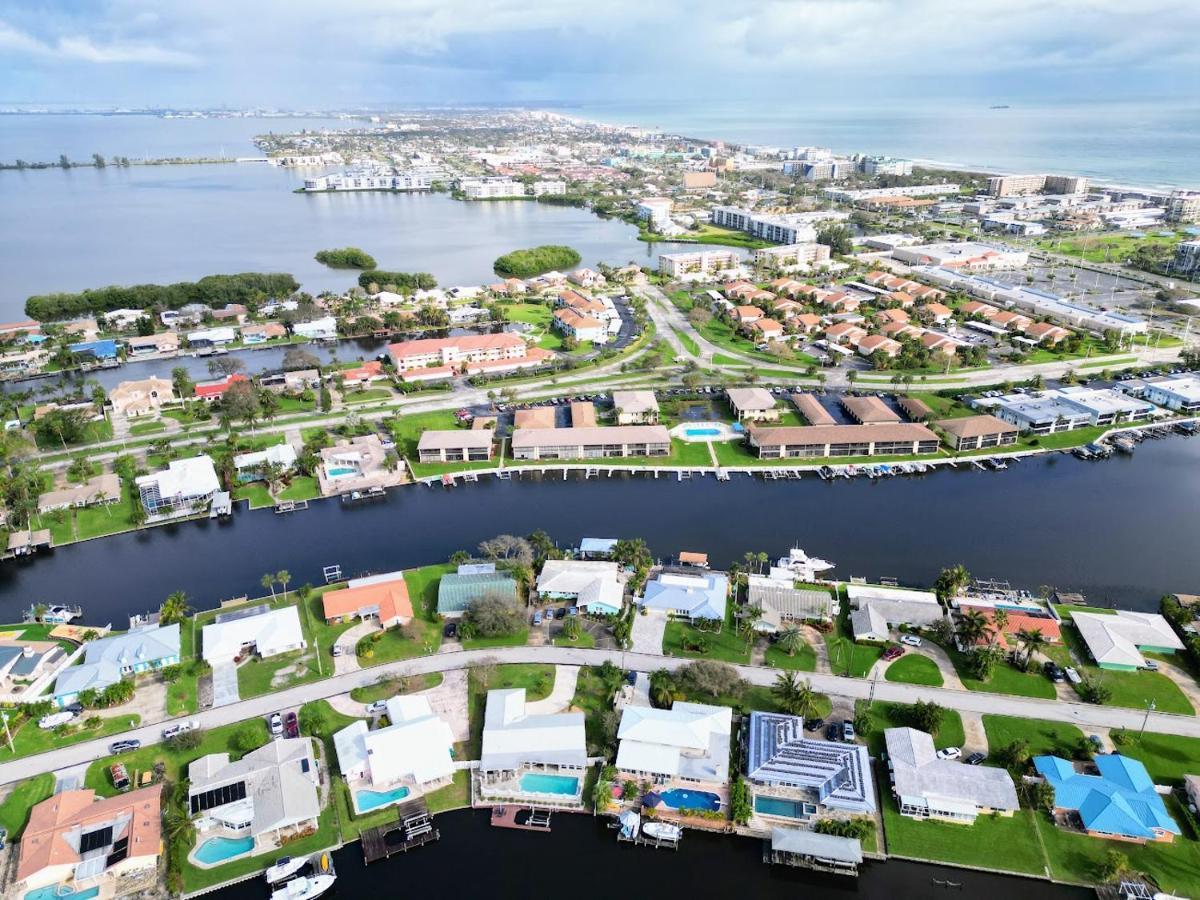 Dolphin Cove In Cocoa Beach Fl Exterior foto