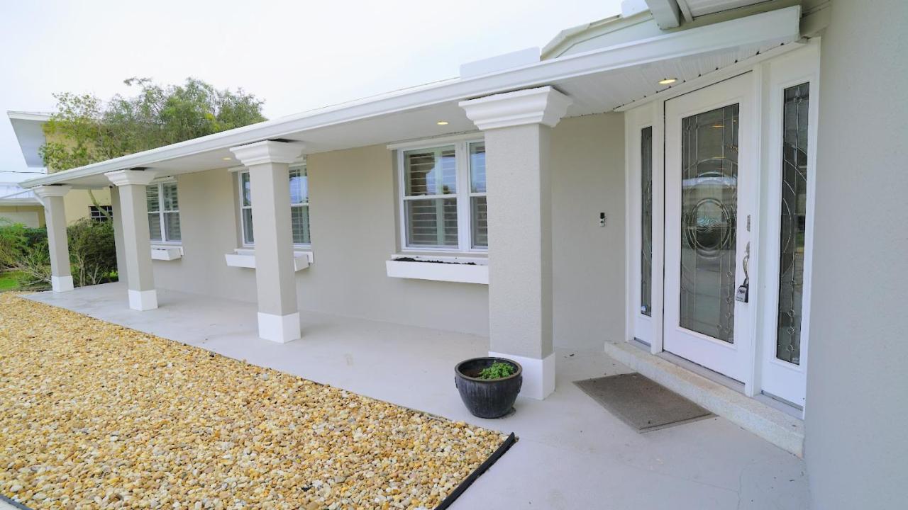 Dolphin Cove In Cocoa Beach Fl Exterior foto