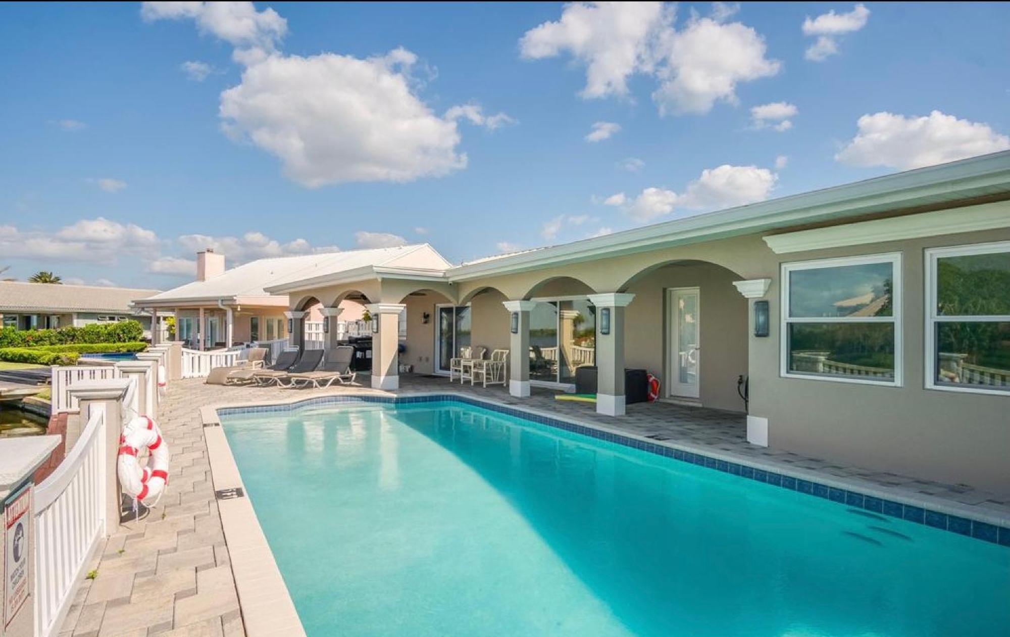 Dolphin Cove In Cocoa Beach Fl Exterior foto